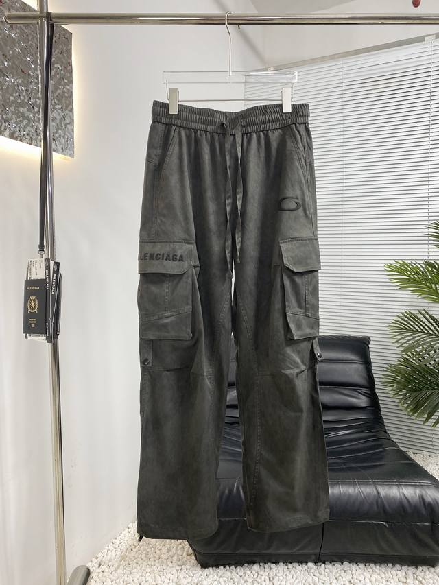 p180 高品质 Balenciaga巴黎世家25Ss新款口袋抽绳美式水洗脏裤 面料采用全棉特殊材质 既有棉质的柔软亲肤，又不失适度弹性，穿着自在 独特的脏染工