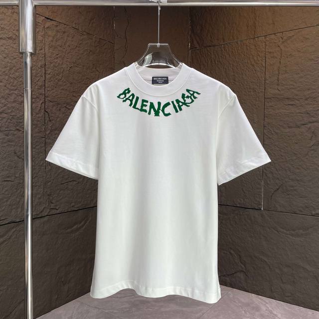 p 100 balenc* 巴黎* 2025春夏新款短袖T恤 重磅纯棉字母Logo植绒 颜色：黑色 白色 安哥拉红 巧克力色 码数：S M L Xl Xxl