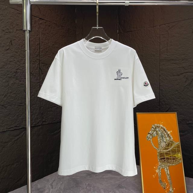 p 100 moncl* 蒙口* 2025春夏新款短袖T恤 重磅纯棉字母Logo绣花 颜色：黑色 白色 码数：S M L Xl Xxl