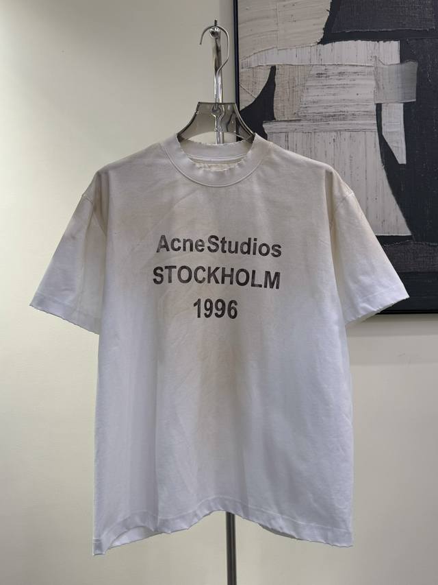 acne Studios-早春短袖25Ss系列，经典款做旧复古破洞圆领T恤上衣，微标Logo字母印花，质感一流，领口袖口下摆做了破洞设计，复古感满满！手工喷墨做
