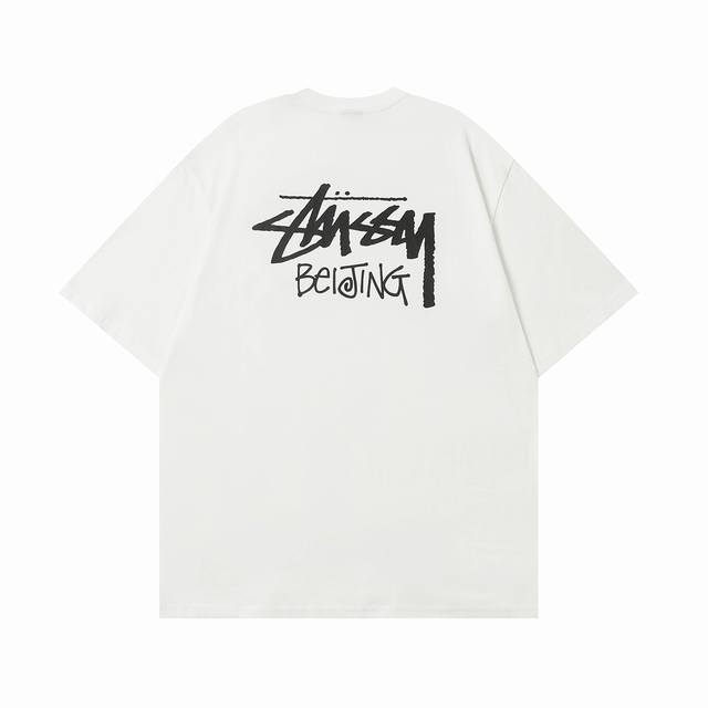 stussy 字母Logo 印花圆领男女同款斯图西短袖 款号：603# 码数：M L Xl Xxl 颜色： 黑色 白色 面料：32支纯棉双纱230克 印花：丝网