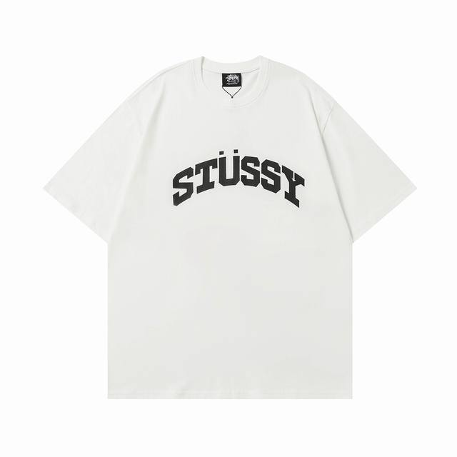 stussy 字母图案 印花圆领男女同款斯图西短袖 款号：615# 码数：M L Xl Xxl 颜色： 黑色 白色 面料：32支纯棉双纱230克 印花：丝网印花