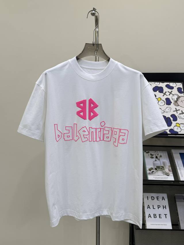 balenciaga-巴黎世家25Ss系列 早春新款高品质宽松百搭圆领短袖T恤，发泡立体Logo印花字母，更潮流时尚，高矮胖瘦皆适合 欧美大牌同版型 面料采用了