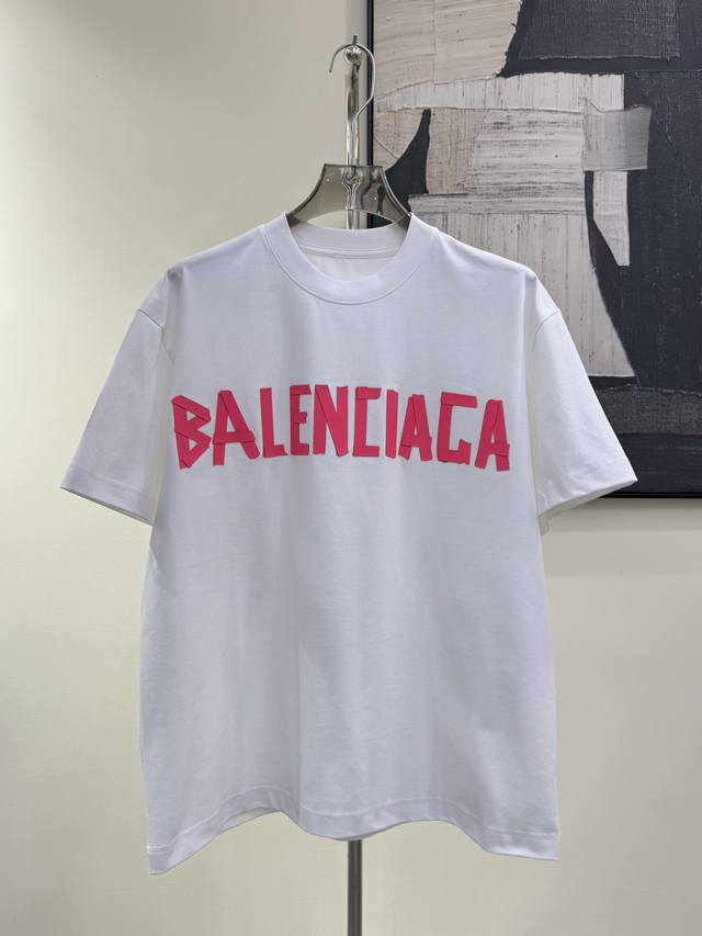 balenciaga-巴黎世家25Ss系列 限定款，早春新款美式百搭圆领短袖T恤，宽松Oversize版型，有型又舒服面料采用了索罗娜抗起球，手感柔软上身轻薄透