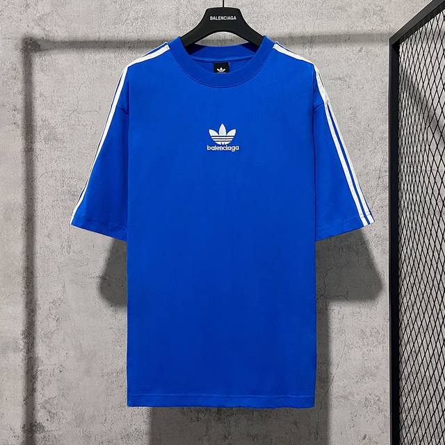9130# P100 实拍图 顶级版本【【Balencia*Ga】官网品质 巴黎新款联名Adidas阿迪达斯三叶草三条纹Logo刺绣短袖T恤 os版型 宽松落肩