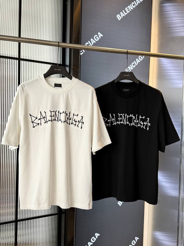 p110（顶级版本 区别通货） 2025Ss 巴黎世家北纬几何刺绣数字重磅磨破洗水短袖T恤 本市场No.1的质量 真正天花板品质 全部原版开发注意细节图 避免被