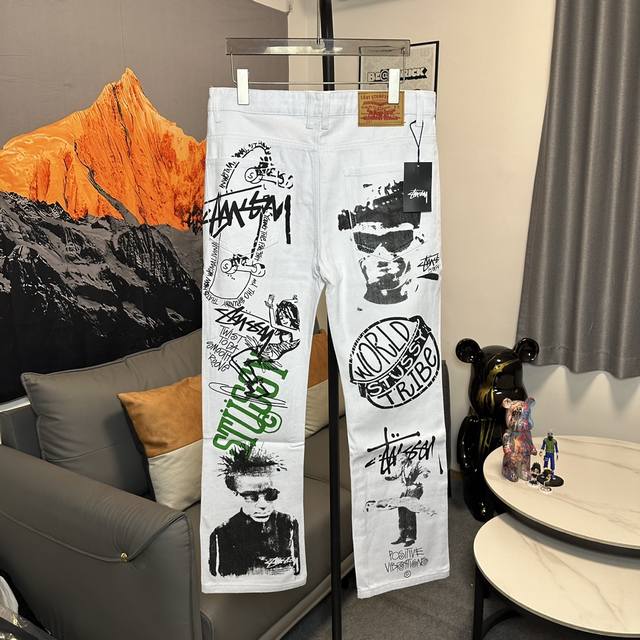 p150 斯图西Stussy涂鸦滑板牛仔裤 维喇版型 版型真的超正 秋季百搭神器 男女同款 版型以及面料都是重重筛选 任何身材均可驾驶 超级遮肉 绝对的显瘦 显