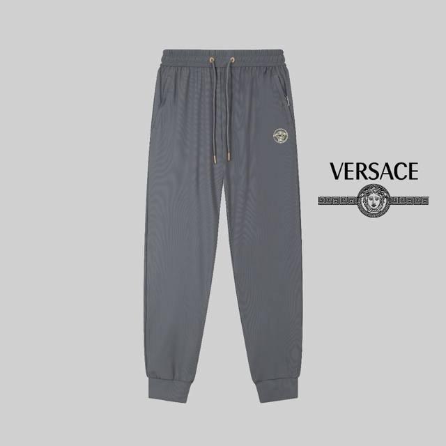 P160 Versace 范思哲春夏季新款 两色高品质薄款运动休闲冰丝裤 爽滑舒适抗皱无痕的好裤子 质感柔软 手感微弹 ，清凉冰丝裤 腰部松紧带， 版型设计时尚