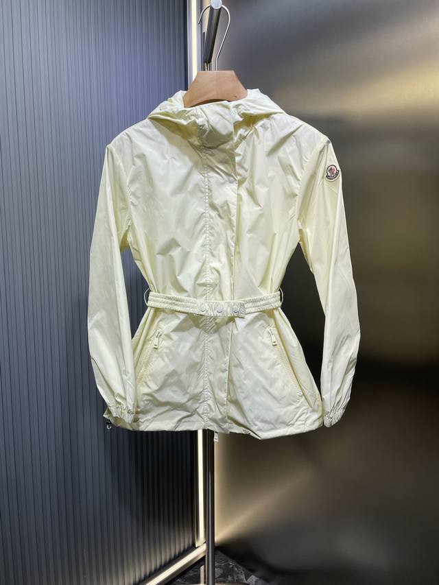 350 上新Mon25Ss早秋最新 风衣防晒服夹克外套！定制原版风衣面料！五金配件 辅料 无一不是定制 男女同款现在可以去当防晒衣穿 防雨 防紫外线！上身身超好