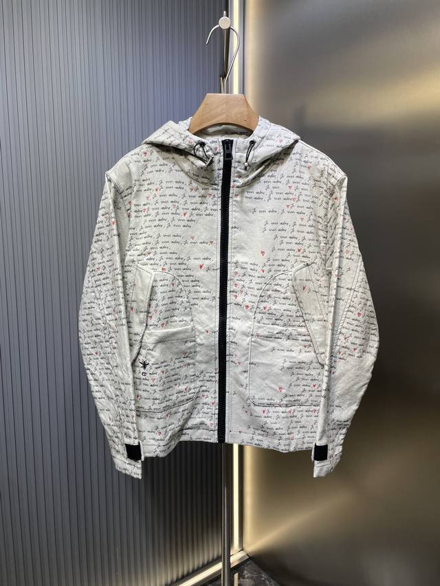 240 Dio 24Ss限定系列冲锋衣～外套廓形版型上身秒变纸片人 搭配同系列裤裙 整体更加和谐 不局限身材 Look上身轻松穿搭 1色3码Sml……