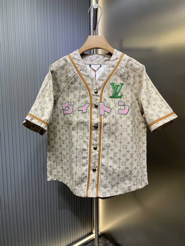 280 Louis Vuitton路易威登 1V 25Fw Phareel *Nigo 联名款 刺绣短袖棒球服（卡其色）第三弹联手打造全新的视觉元素单品 整体都