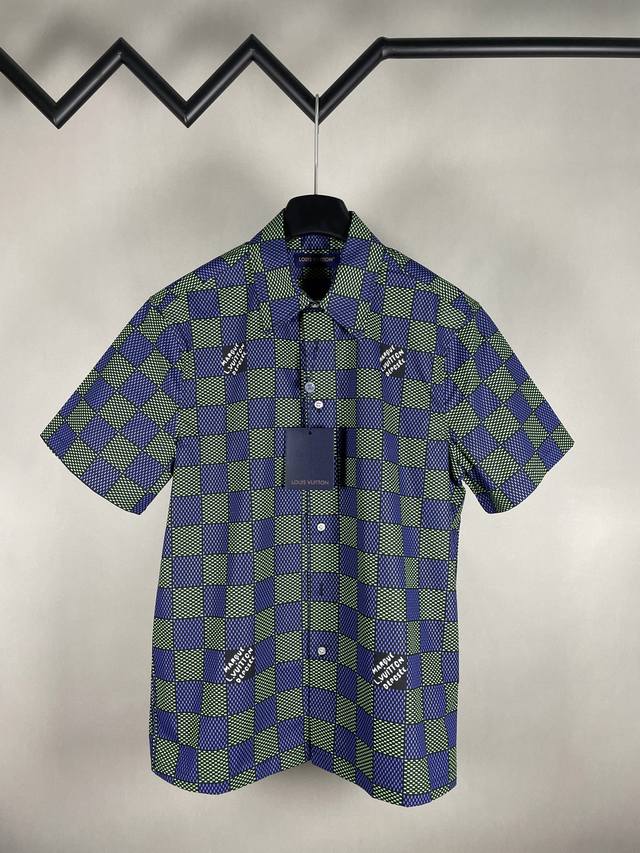 p300 louis Vuitton Ss25 男士春夏系列 Damier 格纹短袖衬衫 菲董设计师秀款 经典老花棋盘风格 时尚 简单 高级感满满 尺码：S M