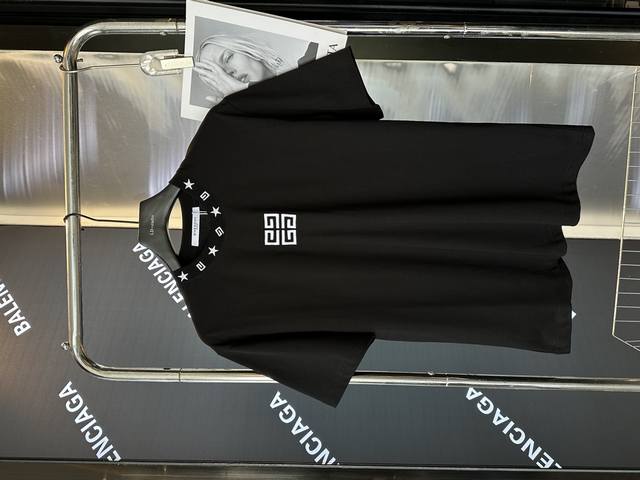p110 (顶级版本 区别通货） /纪梵希2025Ss新款五角星刺绣情侣休闲短袖T恤 最高版本！定制面料300克100%双纱棉！进口胶浆印花！ 辅料：开模原版过