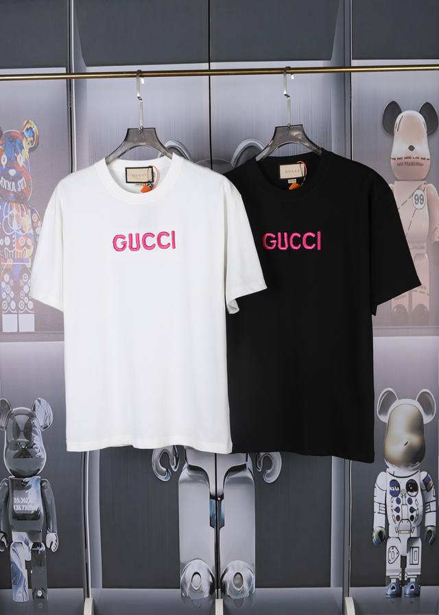 p110春夏Gucci古驰绣花短袖，,定制32支双纱纯棉，克重280G，舒适透气柔软不易变形前片标志采用进口线刺绣，精密网版，立体感好，原版辅料一比一，三标齐全