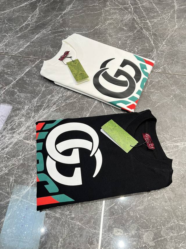 p130 。 Gucc*潮牌25S新款圆领T恤.男女同款～潮人必备！胸前定制品牌图形烫画工艺.经典色彩搭配时尚好看.整体效果年轻有活力！260G棉材质精制而成，