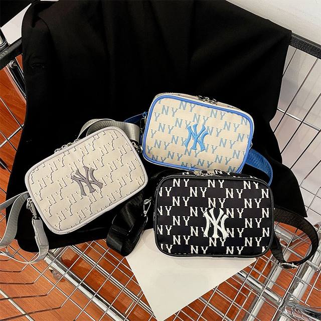 Xy潮包上新， 款号：2502款 P50 产品名称：Mlb经典迷你斜挎包 尺 寸:长19Cm* 宽7Cm* 高13Cm 颜色：黑、米白、蓝色 时尚出街，百搭潮流
