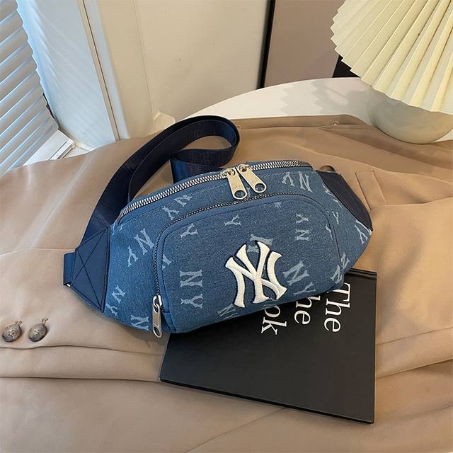 xy潮包上新，P50 款号：2442款 产品名称：Ny经典牛仔蓝腰包 颜色：蓝色 产品尺寸：长30*高14 "经典牛仔蓝腰包，二层拉链设计，肩带最长达125Cm
