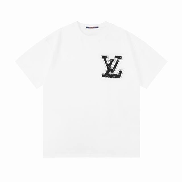 p100 Lv 驴家 2025新款 破坏镂空刺绣字母Logo 定制皮章 男女同款 短袖T恤 ·定制320克100％双纱纯棉面料 ·定染32支双股螺纹 ·领标吊牌