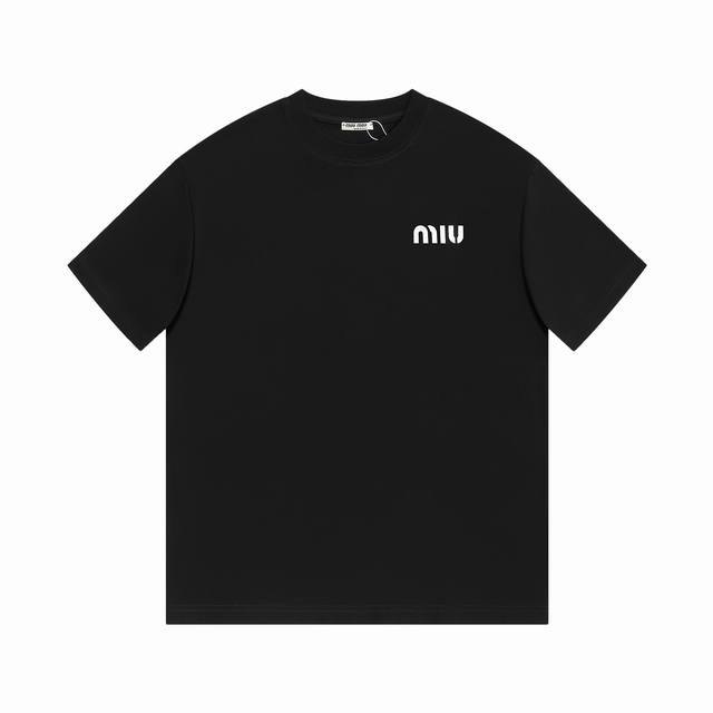90 minmin 新款压胶字母 刺绣短袖T恤 *定制280克全棉面料，面料柔软，亲肤舒 *非常简约大气的一款 无论是上身舒适度都是无可比拟的存在，诠释你的奢华