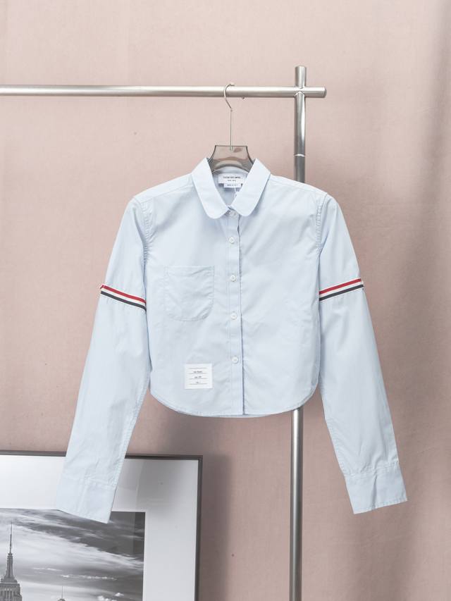 170 Thom Browne双袖标露脐短款女装衬衫(女款) thom Browne ·汤姆布朗 府绸面料双袖标女装衬衫露脐短款府绸长袖衬衫 意大利制造产地小标
