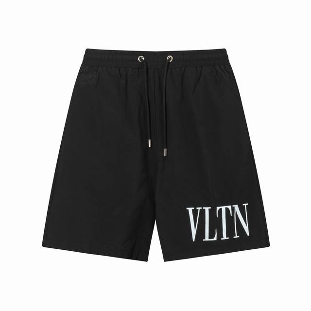 100 华伦天奴 2025夏季新款时尚沙滩裤短裤 带内网！官网同步 原版1-1复刻，经典Logo. 精选优质聚酯纤维面料、手感细腻，夏季必备单品、上身效果超帅气