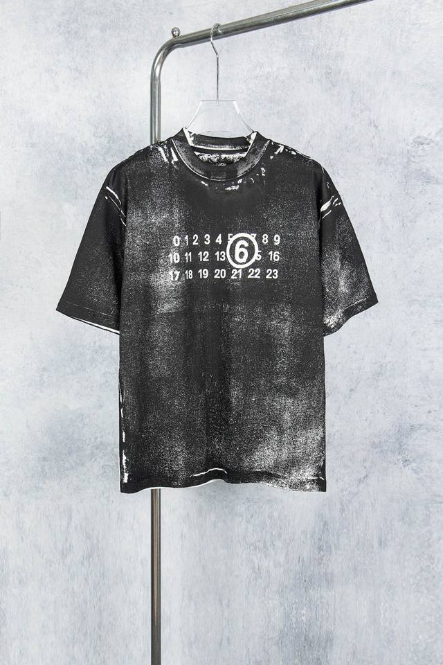 款号：M013#P90， maison Martin Margiela 梅森马吉拉25Ss 印花前后黑白双色短袖T恤 yb一比一开发 100%棉 采用订色订染毛