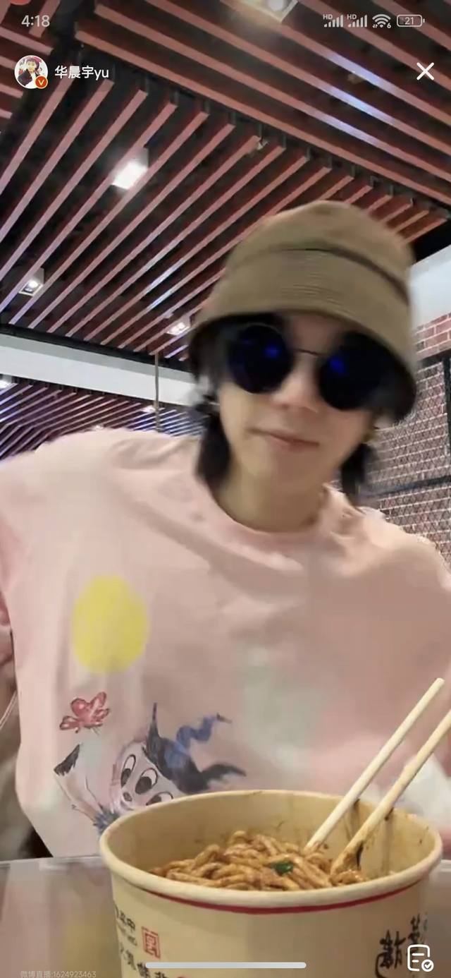 w147#P100 同步We11Done官网25Ss春夏新款华晨宇同款彩色三眼怪小鹿印花短袖T恤 颜色：黑色，白色，粉色 码数：S M L