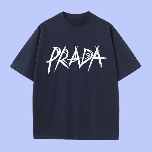p90 高端品质 prada 2025Fall 春夏系列 字体Logo短袖T恤 区别普通印花 定织270G32支双纱纯棉面料 宽松版型 男女同款 size：S