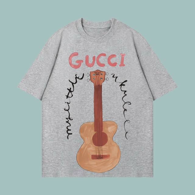p90 高端品质 gucci 2025Fall 春夏系列 吉他短袖T恤 区别普通印花 定织270G32支双纱纯棉面料 宽松版型 男女同款 size：S M L