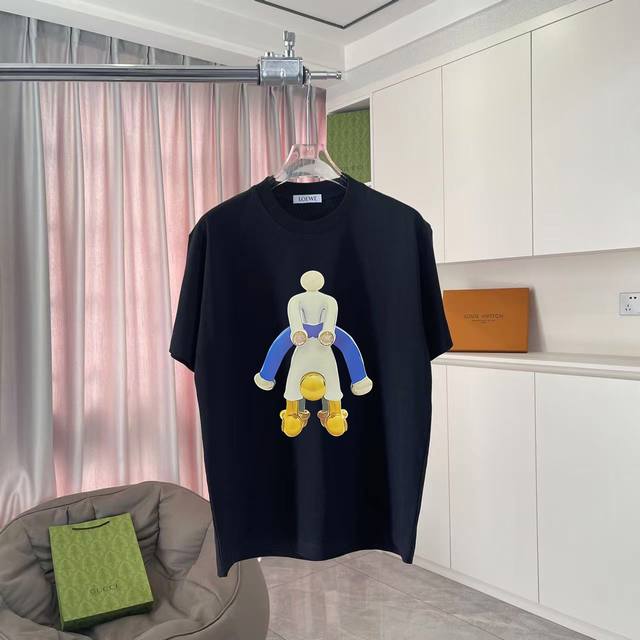 p100 loew*罗意威 2025夏季新款 个性字母Logo印花 定制面料300G 短袖T恤 男女同款 尺码：S M L Xl Xxl 五个码 颜色：黑色 白