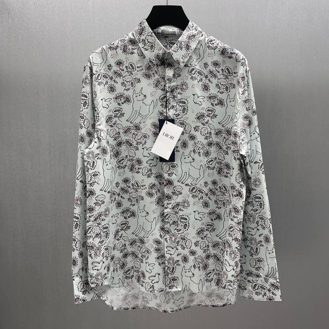 p280Cd 幻梦萌宠印花衬衫 size : S-Xl 这款村衫来自 Dior And Hylton Nel 联名系列，展现了对艺术家作品的诠释。采用绿色桑蚕丝