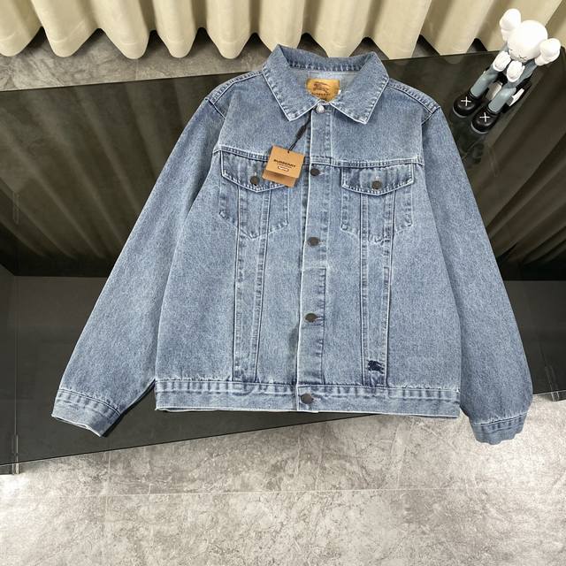 160 burberry巴宝莉 & Supreme 22Ss 联名款刺绣战马牛仔外套 第一时间购入Zp，100%纯棉斜纹丹宁材质，由意大利进口高密度器械制造。原