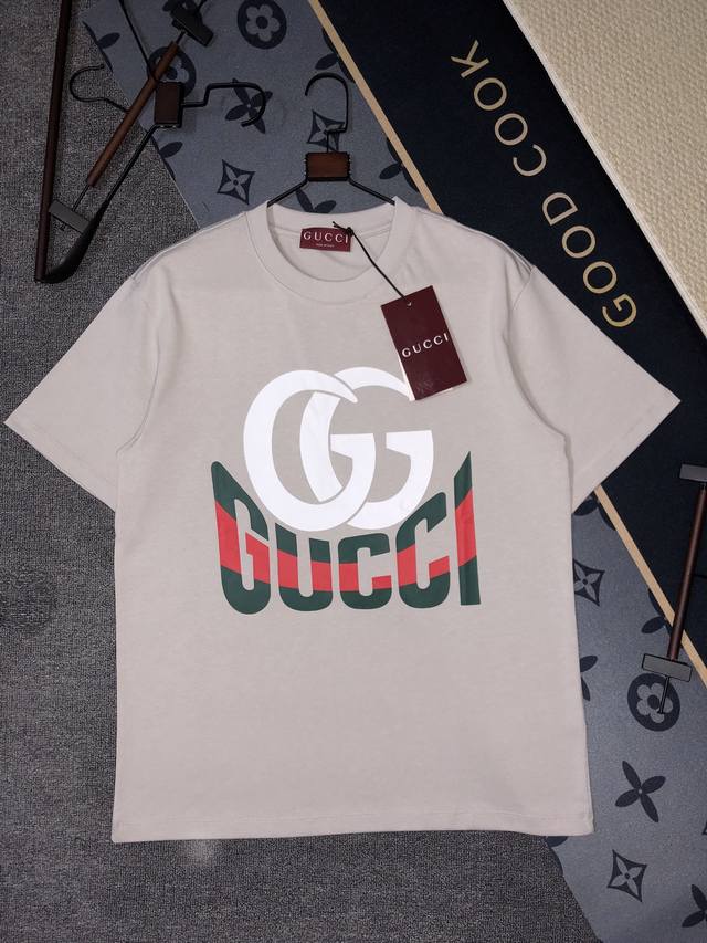 p100 Gucci 短袖T恤 工艺：印花 颜色：白色 浅灰色 码数：S~Xl 面料：精梳紧密棉盖棉280G
