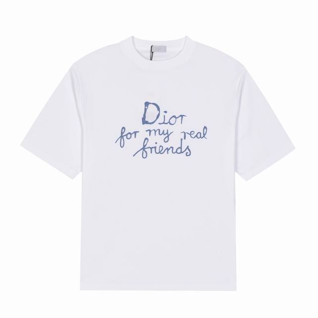 p110品牌：【 Dior 】 面料：100%棉 码数: Xs. S. M．L. 颜色： 白色. 深灰 .蓝色 dior迪奥夏季短袖T恤新款，这款结合休闲风范与