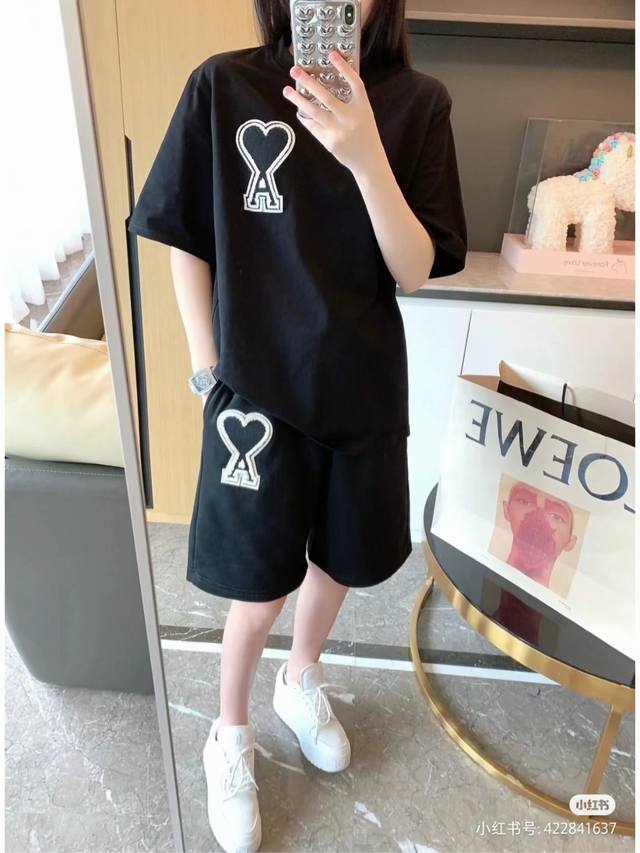 8101#P100「顶级版本」 ami/艾米 大爱心章仔刺绣经典款短裤 抛开一切乱七八糟的话术 我们直接来到商品参数： 380G定制粗糙手感面料 正确做工 每一