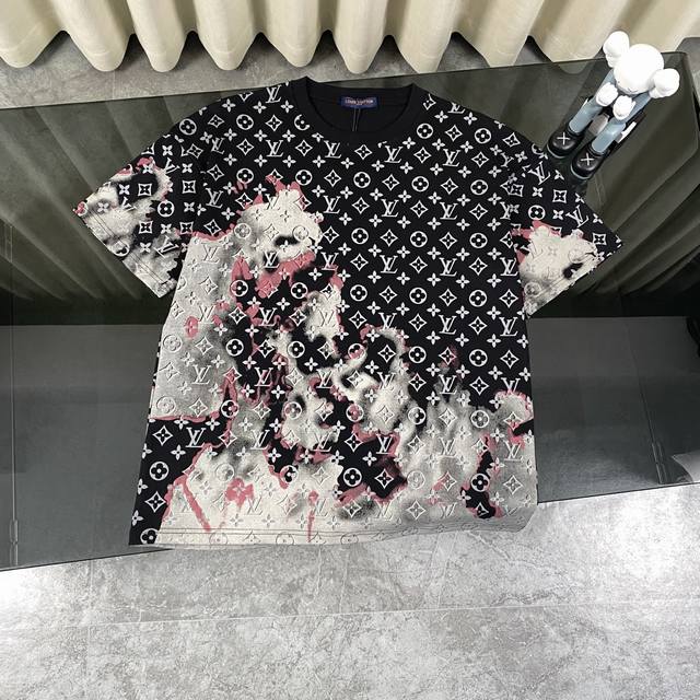 100 复刻版本 louis Vuitton/路易威登Lv 2025新款火烧云提花涂鸦满印圆领短袖T恤 -面料采用320G 100%纯棉双纱面料 同缸定染特种加
