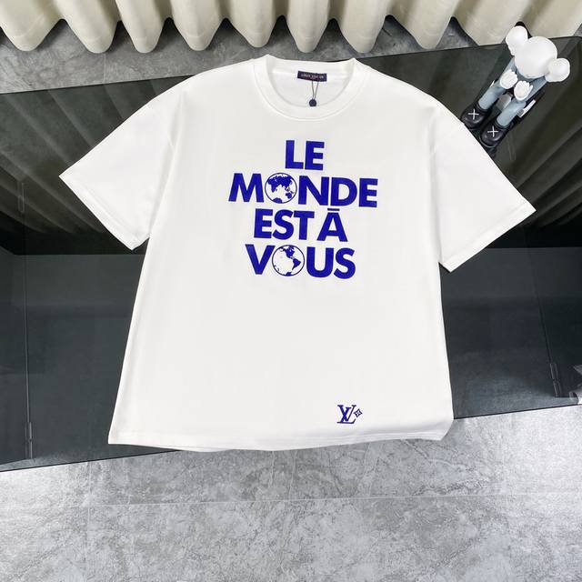 100 复刻版本 louis Vuitton/路易威登Lv 2025新款植绒字母标语短袖 -面料采用320G 100%纯棉双纱面料 同缸定染特种加粗32支双股1