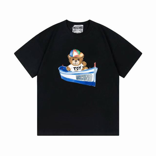p100 Moschino 莫斯奇诺 2025新款 超萌系列 彩虹帽熊字母Logo 男女同款 短袖T恤 ·定制300克100％双纱纯棉面料 ·定染32支双股螺纹