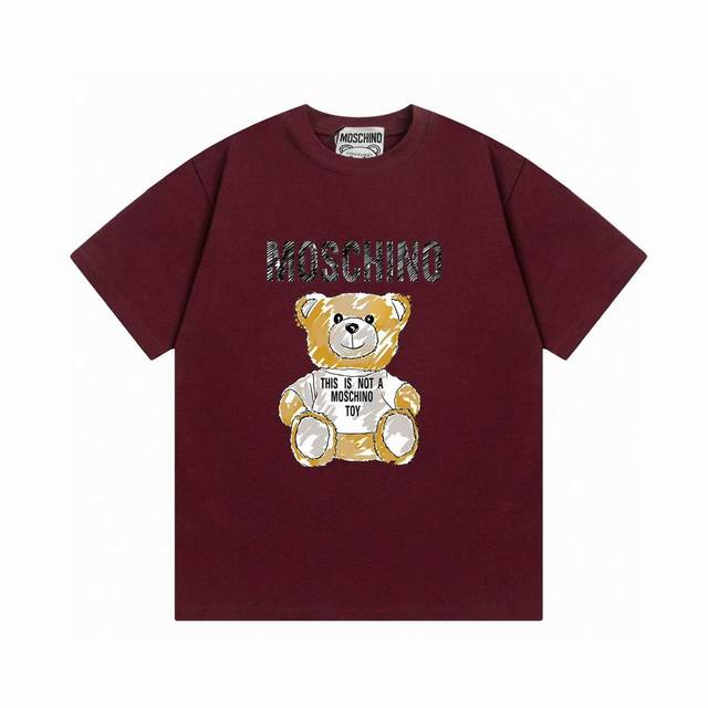 p100 Moschino 莫斯奇诺 2025新款 超萌系列 玩偶字母Logo 男女同款 短袖T ·定制300克100％双纱纯棉面料 ·定染32支双股螺纹 ·领