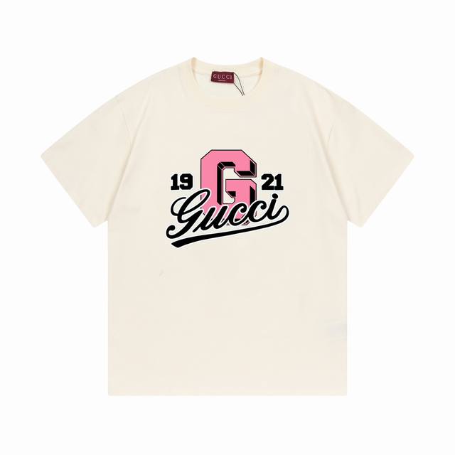 p100（隔天到） gucci 古驰 2025新款 官网同步 数字1921粉色G字母Logo 男女同款 短袖T恤 ·定制300克100％双纱纯棉面料 ·定染32