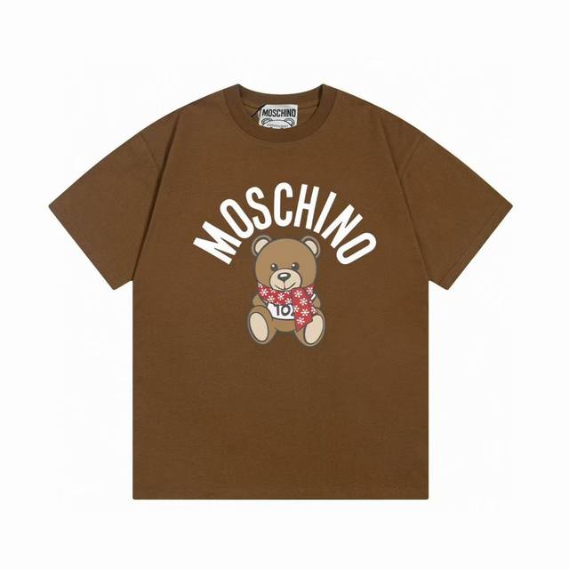 p100（隔天到） moschino 莫斯奇诺 2025新款 围巾熊字母Logo 男女同款 短袖T恤 ·定制300克100％双纱纯棉面料 ·定染32支双股螺纹