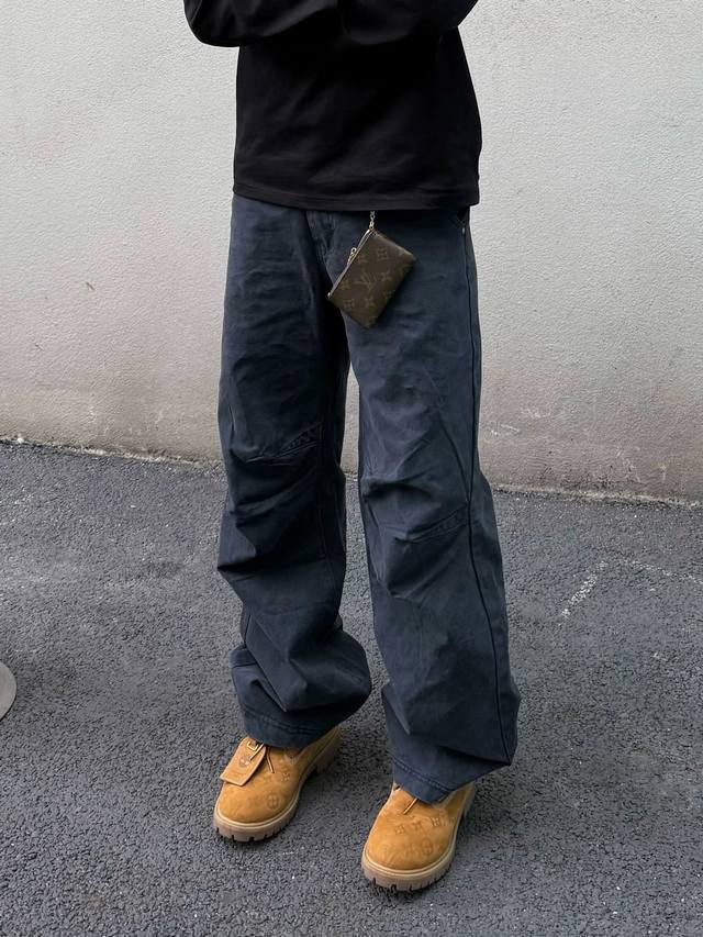 90 款号Xk3220 美式弯刀工装裤Cleanfit复古做旧宽松设计感休闲长裤潮牌，面料定制经过一流的高工艺水洗 ，质地紧密 色泽均匀 纹理清晰，上身非常舒适