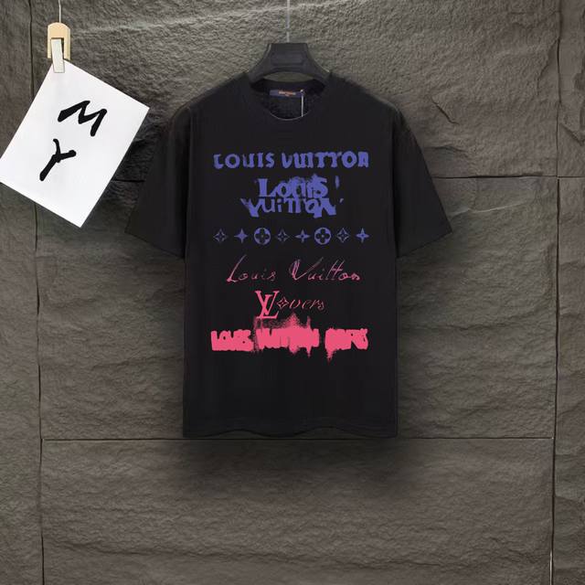 110 款号：A104 Louis Vuitton/Lv 路易威登 2025最新款短袖T恤，绝对的顶级爆款，原版一比一面料，胸前Logo更显得不凡跟高档，大气，