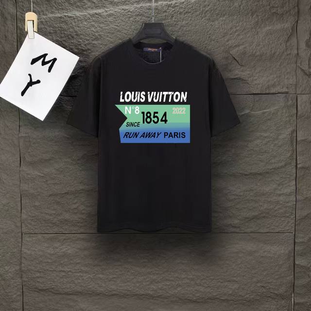 110 款号：A89 lv驴家路易威登多标字母刺绣圆领短袖 louisvuitton官网一致款式 面料：32支双纱300克纯棉面料 同缸同色织染螺纹 颜色一致