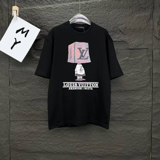 110 款号：A28 louis Vuitto*2025最新款印花短袖T恤 采用直喷印花，印花效果通过计算机测色、喷印多方位测试后生产。印花效果轻薄无胶感，图案