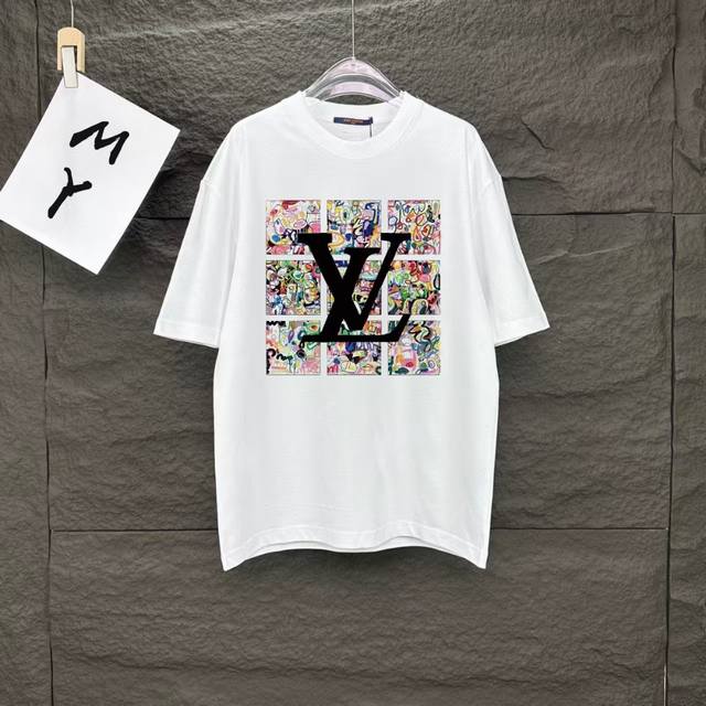 110 款号：A05 Vuitto*2025最新款印花短袖T恤 采用直喷印花，印花效果通过计算机测色、喷印多方位测试后生产。印花效果轻薄无胶感，图案还原精细度高