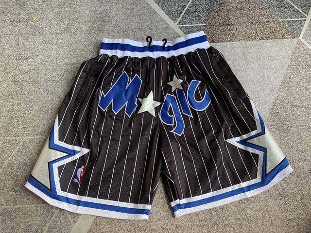 90（款号K06）【顶级刺绣版本】 挂拍图 Mitchell&Ness魔术队贾思顿Just Don联名款复古篮球 、复古篮球裤 据悉，官方商城里，短裤很快就被抢