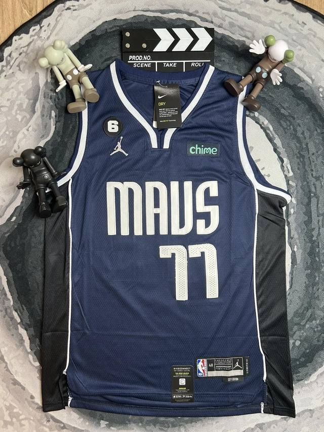70 (款号：S77）【顶级刺绣版本】 nike Nba Sw球迷版 达拉斯独行侠队 卢卡 东契奇77号深蓝色球衣 面料+螺纹皆采用的是原代工订单剩余面料，即原