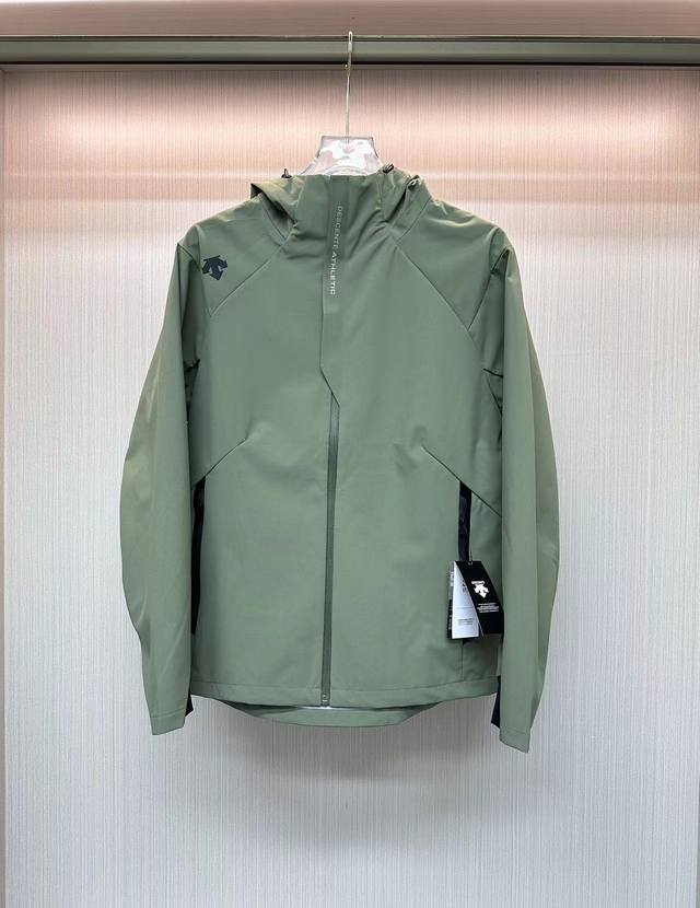 360 款号Z91（只代发 包邮） 户外三防！高端必入！ 【迪桑特/Descente 24Ss新品 防风水透气轻量硬壳冲锋衣 男女同款】 产品特性： 三层压胶技