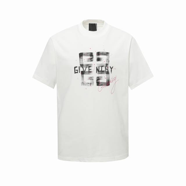 100 givenchy/纪梵希图案印花短袖 定制面料洗水后280克重双纱100%精梳全棉面料 印花工艺，螺纹定织定染无色差 出入专柜无压力，通肩拉条工艺 增加